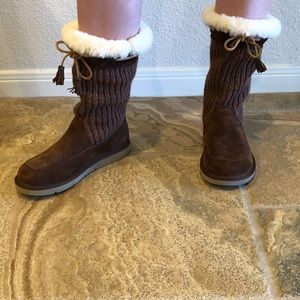 UGG boots, brown knit/suede with shearling fur